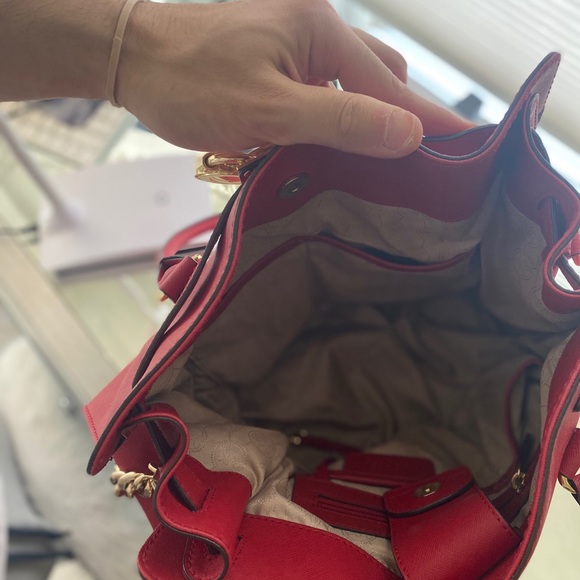 RED MICHAEL KORS PURSE - Picture 2 of 2